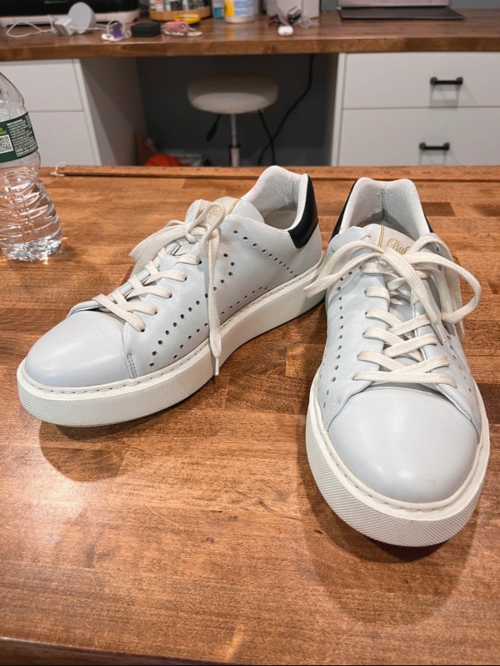 Buffalo Rocco white leather sneakers size 10